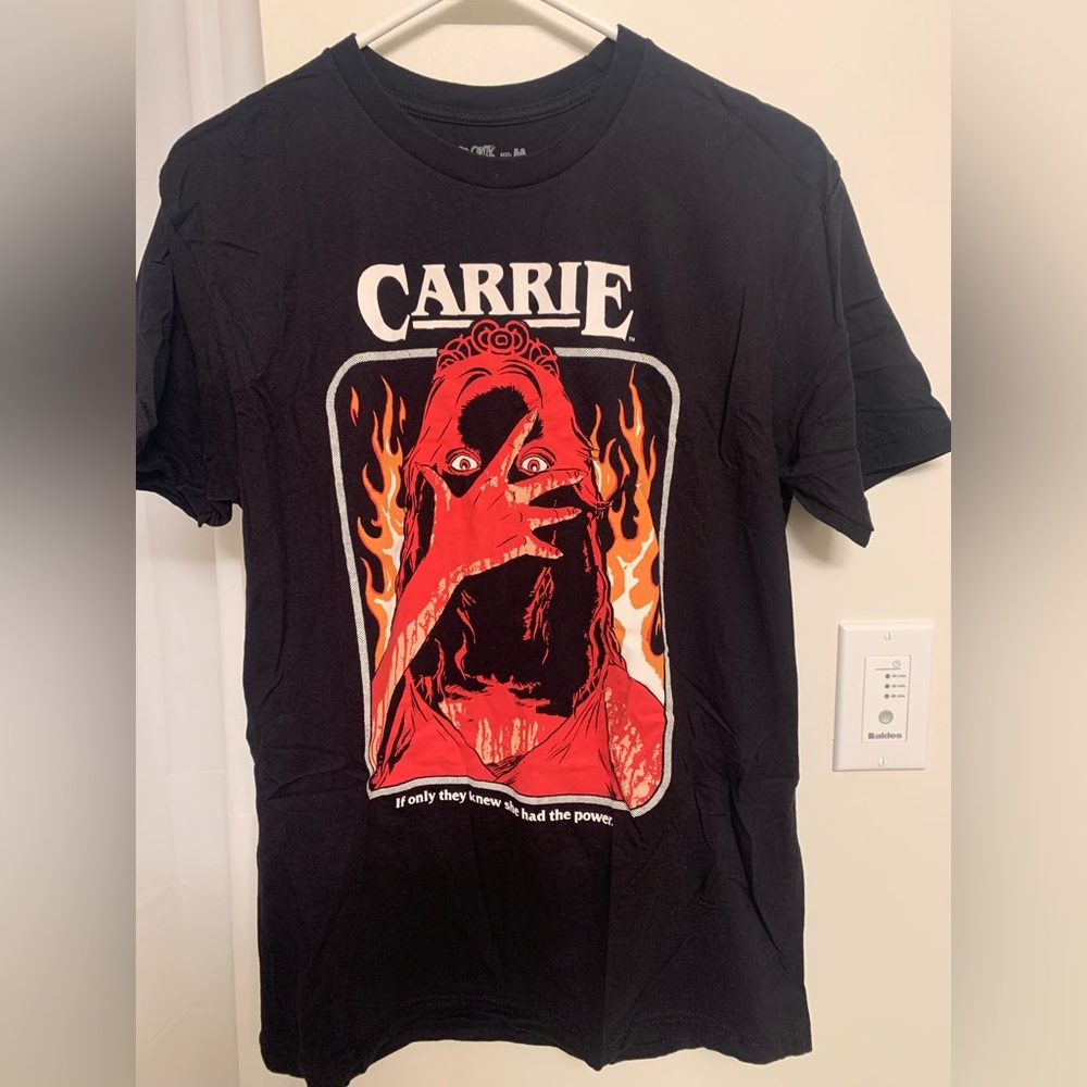 CARRIE 🔥 T shirt size Medium.